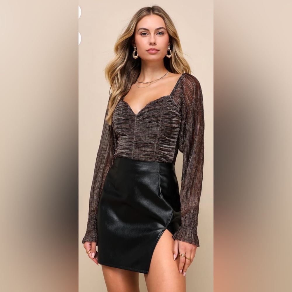 NEW LULU’S sparkly cropped top with sheer sleeves